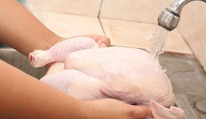 Intoxicación alimentaria por lavar el pollo - ESAH