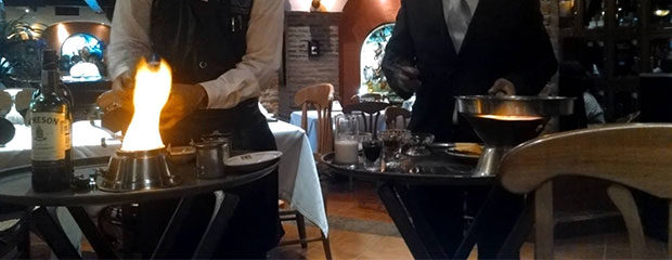 gueridon o servicio de mesa a la rusa