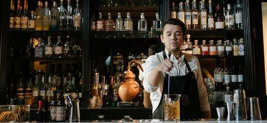 Camarero, barman, bartender, mixólogo: diferencias