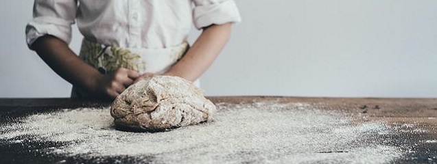 Por qué usar pan precocido en hostelería