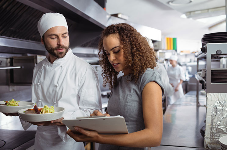Cómo trabajar como jefe de cocina